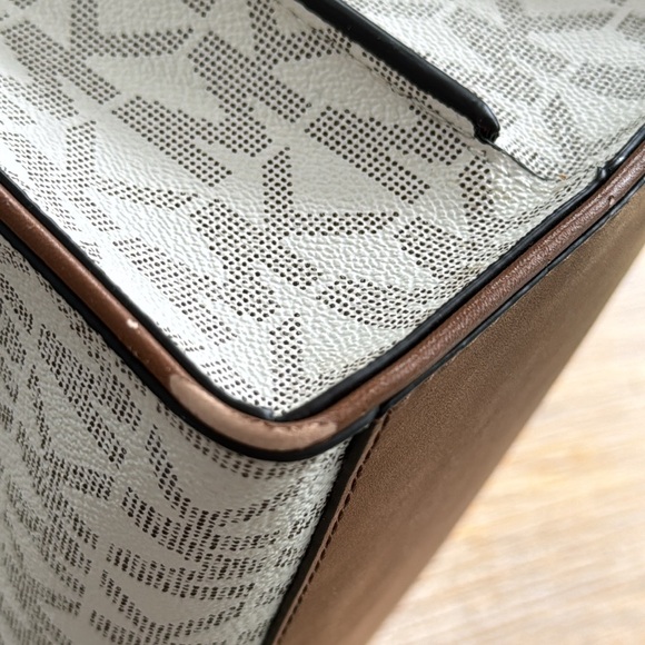 Michael Kors Bag Maple Jet Set Signature Tote - Picture 16 of 17